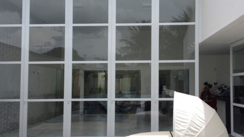 Sua casa merece o melhor! Estética, design e excelência, soluções modernas  para vidros e esquadrias de alumínio, é na Conceito. Visite nosso  Showroom,, By Conceito Vidros e Esquadrias de Alumínio